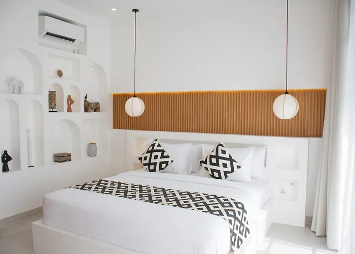 Chic Designer 1 Bedroom With Pool